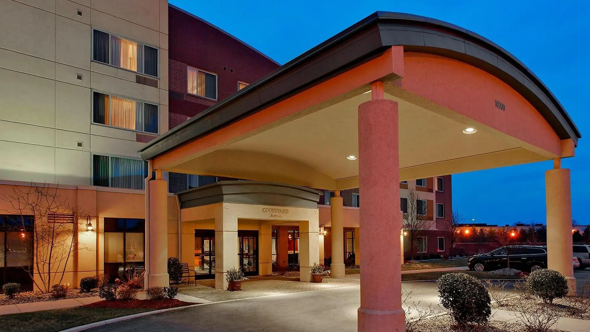 Courtyard Louisville Northeast contacts